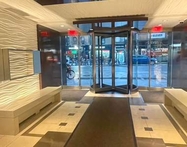 West 52nd Street - Photo Thumbnail 11