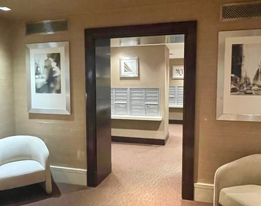 West 52nd Street - Photo Thumbnail 10