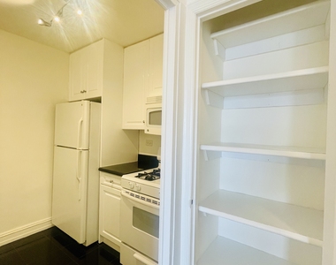 West 52nd Street - Photo Thumbnail 7