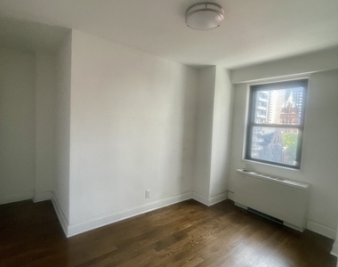 401 East 88th Street, 9D - Photo Thumbnail 1