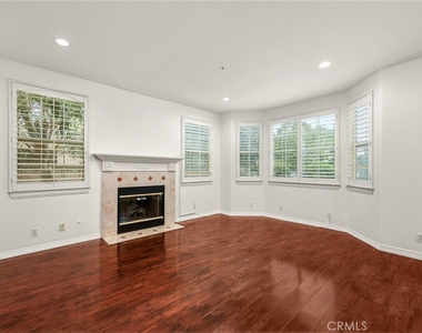1108 Fairview Avenue - Photo Thumbnail 4