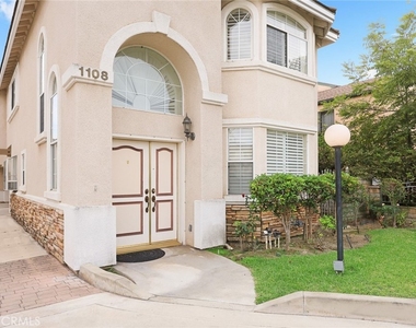 1108 Fairview Avenue - Photo Thumbnail 2