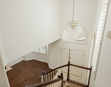 1108 Fairview Avenue - Photo Thumbnail 12