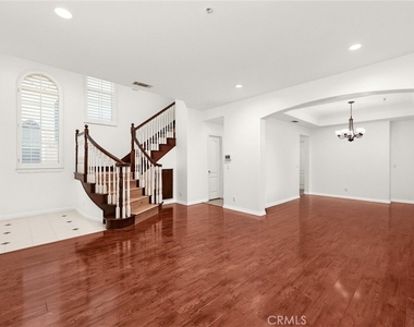 1108 Fairview Avenue - Photo Thumbnail 6