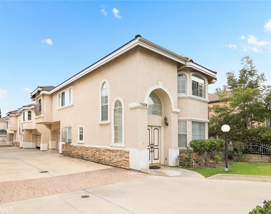 1108 Fairview Avenue - Photo Thumbnail 1