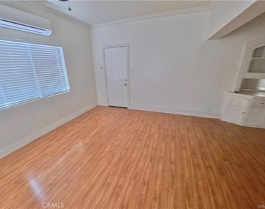 112 N Huntington - Photo Thumbnail 3