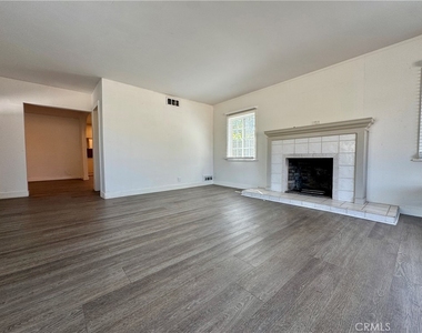 3052 Burton - Photo Thumbnail 2