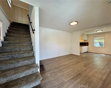 3052 Burton - Photo Thumbnail 10