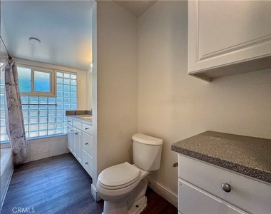 3052 Burton - Photo Thumbnail 8