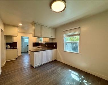 3052 Burton - Photo Thumbnail 4