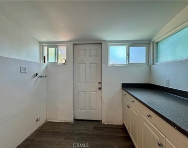 3052 Burton - Photo Thumbnail 7