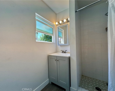 3052 Burton - Photo Thumbnail 14