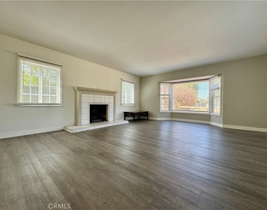 3052 Burton - Photo Thumbnail 1