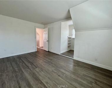 3052 Burton - Photo Thumbnail 15