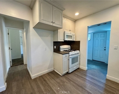 3052 Burton - Photo Thumbnail 6
