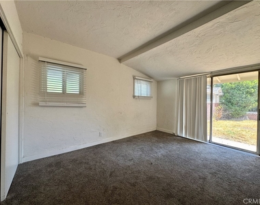 3052 Burton - Photo Thumbnail 9