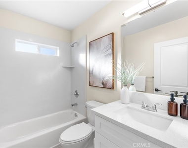 650 Grand Avenue W - Photo Thumbnail 9
