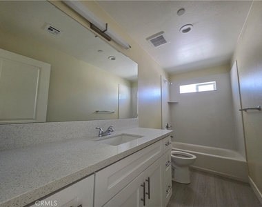 650 Grand Avenue W - Photo Thumbnail 20
