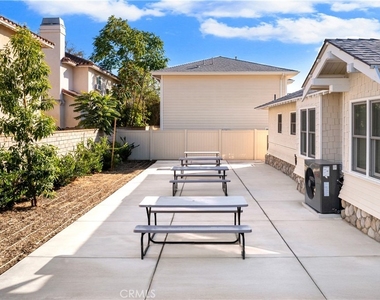 650 Grand Avenue W - Photo Thumbnail 20