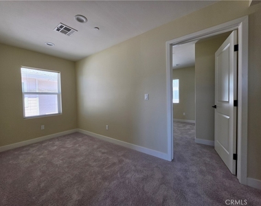 650 Grand Avenue W - Photo Thumbnail 14