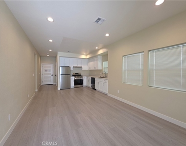 650 Grand Avenue W - Photo Thumbnail 7