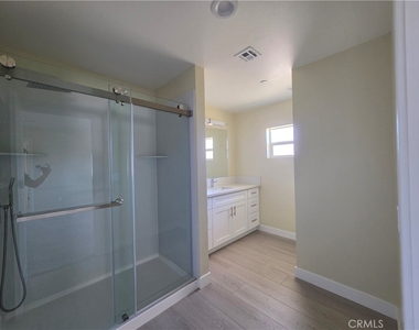 650 Grand Avenue W - Photo Thumbnail 16
