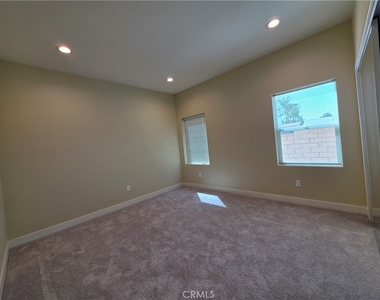 650 Grand Avenue W - Photo Thumbnail 12