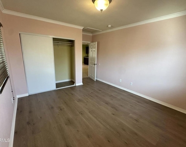 9710 Kester Avenue - Photo Thumbnail 15