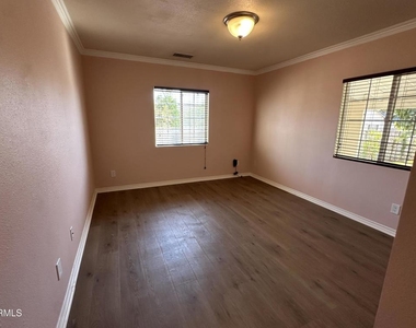 9710 Kester Avenue - Photo Thumbnail 16