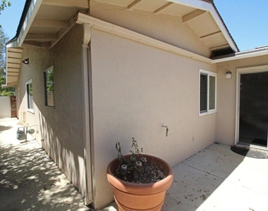 2556 Neptune Place - Photo Thumbnail 3