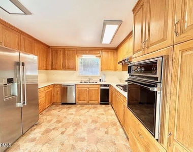 2556 Neptune Place - Photo Thumbnail 11