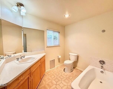 2556 Neptune Place - Photo Thumbnail 15