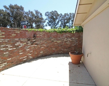 2556 Neptune Place - Photo Thumbnail 2