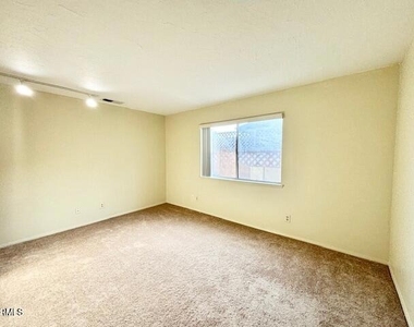 2556 Neptune Place - Photo Thumbnail 20