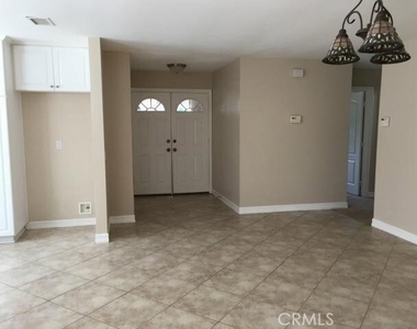 3925 Hickory Lane - Photo Thumbnail 2
