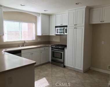 3925 Hickory Lane - Photo Thumbnail 5