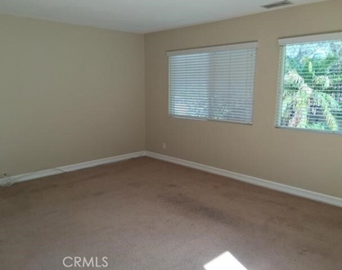 3925 Hickory Lane - Photo Thumbnail 8
