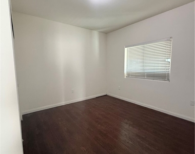 3718 Earle Avenue - Photo Thumbnail 10