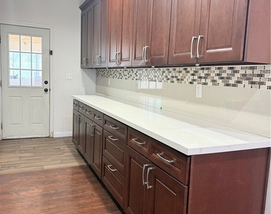 3718 Earle Avenue - Photo Thumbnail 2