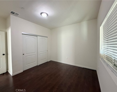 3718 Earle Avenue - Photo Thumbnail 9