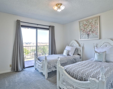 1736 Derringer Lane - Photo Thumbnail 32