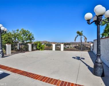 1736 Derringer Lane - Photo Thumbnail 43