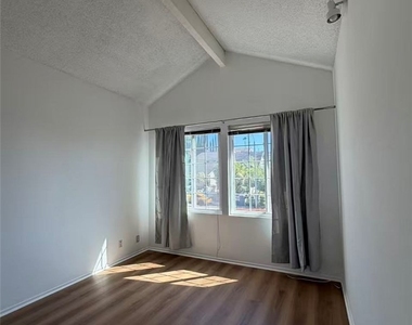 21549 Ambushers Street - Photo Thumbnail 7