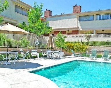 19451 Sherman Way - Photo Thumbnail 13