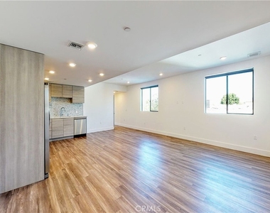 1482 S Sherbourne Drive - Photo Thumbnail 4