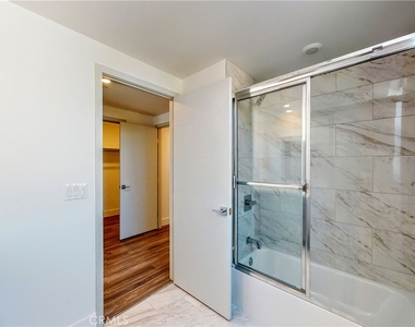 1482 S Sherbourne Drive - Photo Thumbnail 24