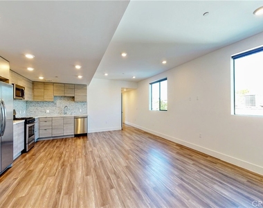 1482 S Sherbourne Drive - Photo Thumbnail 1