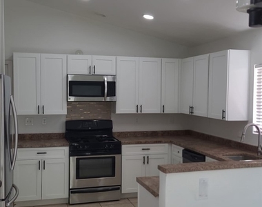 635 W Rice Street - Photo Thumbnail 1