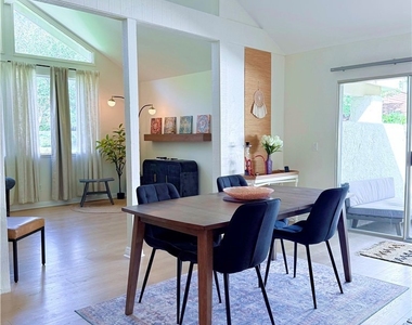 10215 Larwin - Photo Thumbnail 8