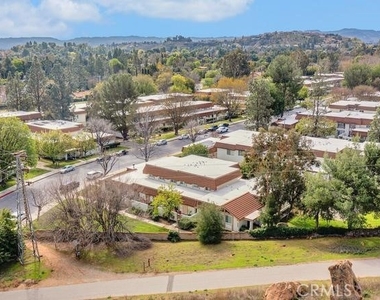 10215 Larwin - Photo Thumbnail 3